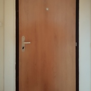 Bezpečnostní dveře do paneláku 1