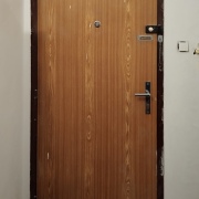 Bezpečnostní dveře do paneláku 2