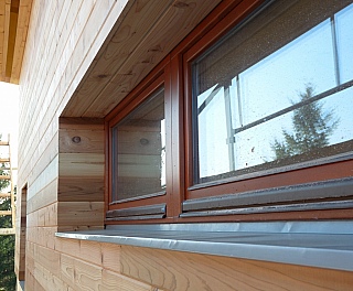 obklad fasád masivním cedrem