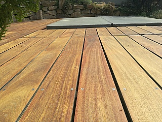 pokládka dřevěné terasy 1