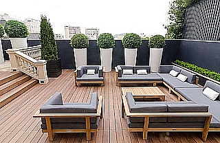 pokládka dřevěné terasy